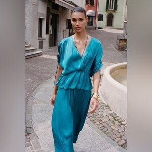 Zara NWT Duck Blue/Teal Satin Maxi Skirt (Size Large)